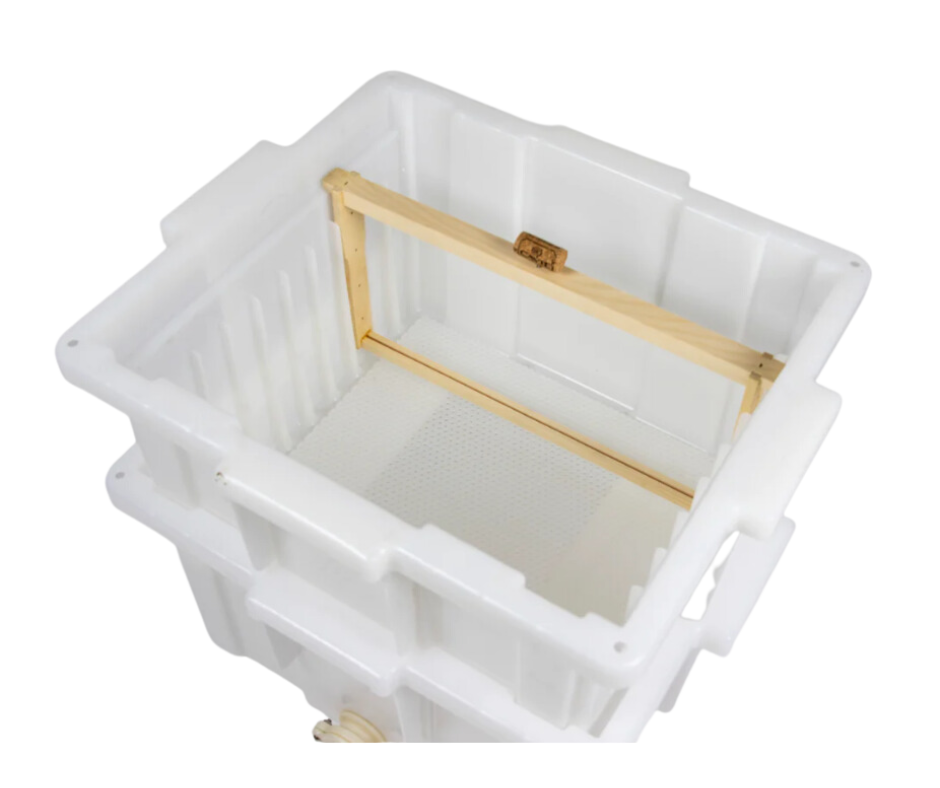 Efficiently uncaps tanks with the help of the HIVE BUTLER.