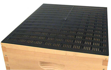 A handy propolis trap for efficient beekeeping