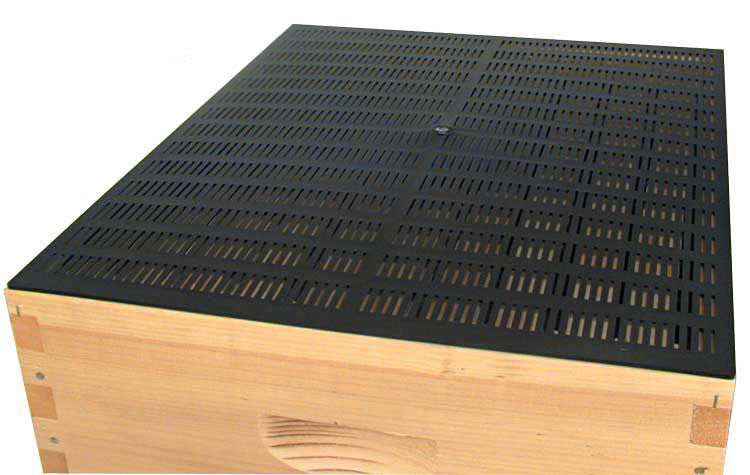 A handy propolis trap for efficient beekeeping