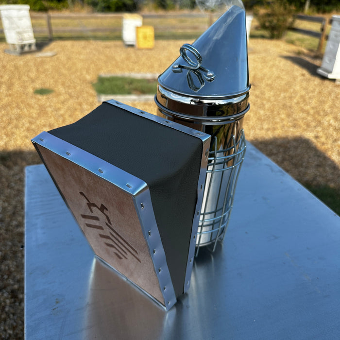 Keeping a smoker lit