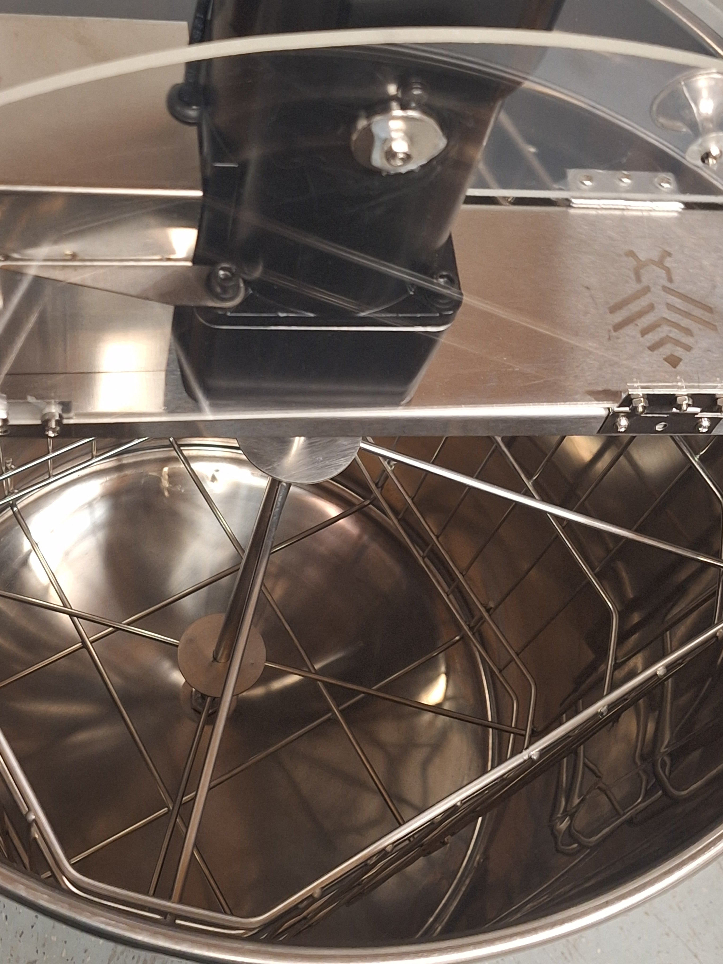 TBS 4-Frame Electric Honey Extractor