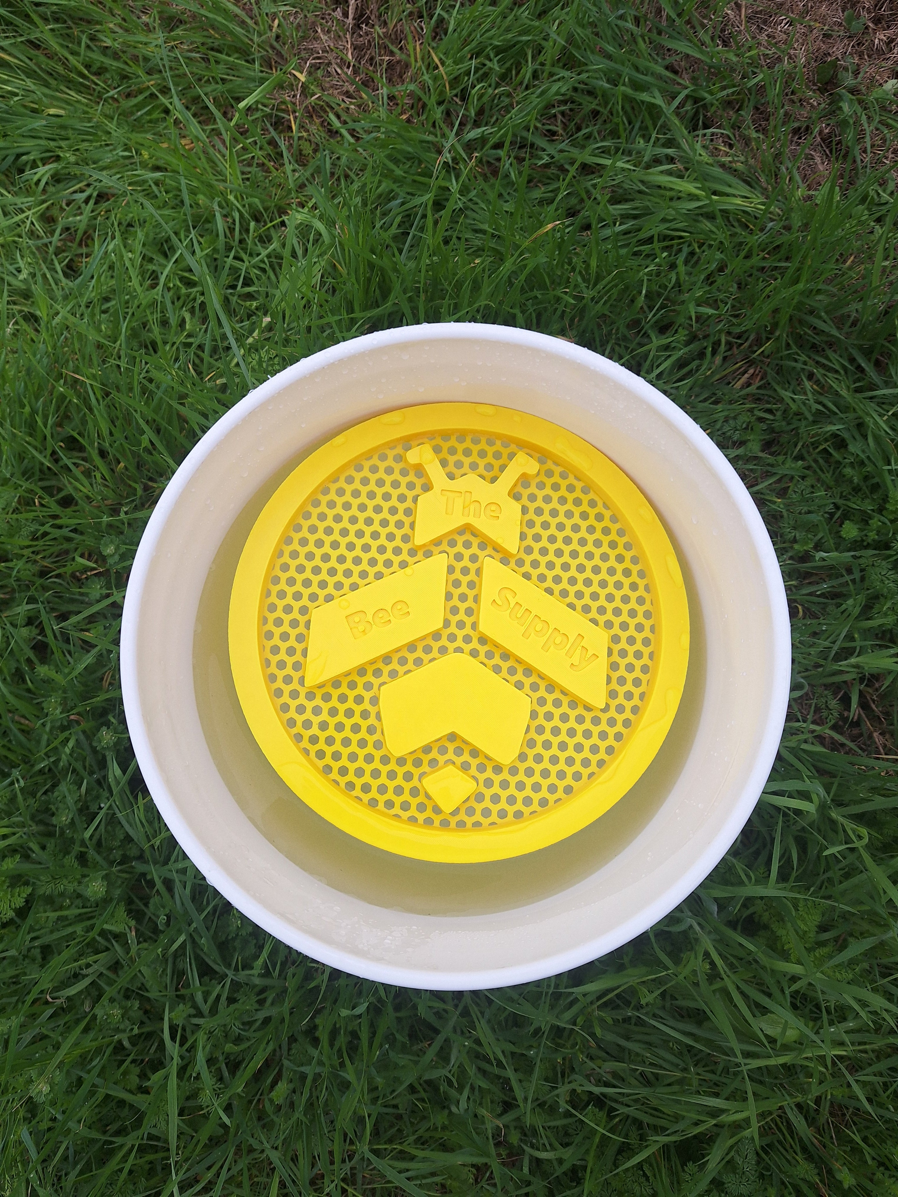 TBS 5 Gallon Bucket Bee Waterer