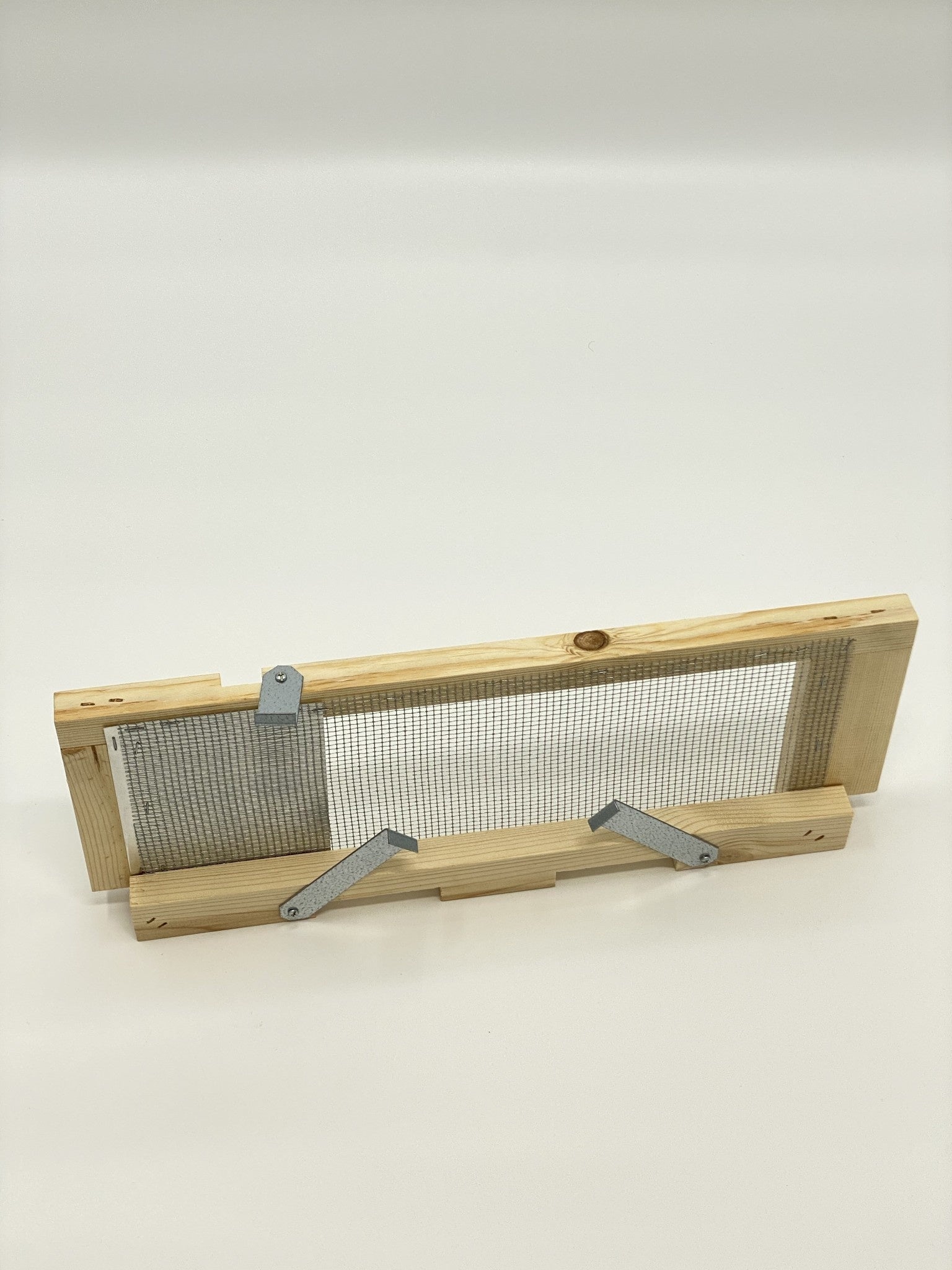 Robbing Screen Moving Robbing Screen — The Bee Supply